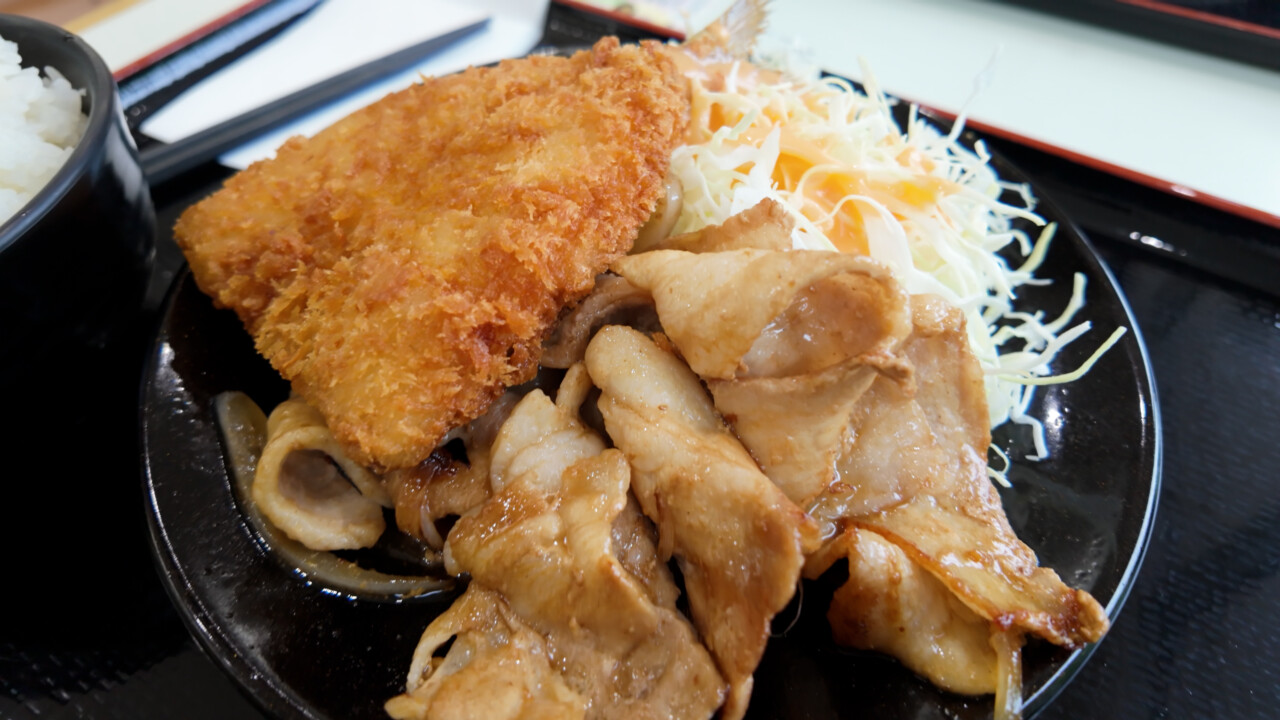 横須賀PAで昼食